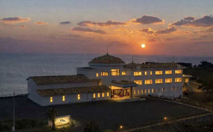 Horizon Castle exterior at dusk, Sakito Island